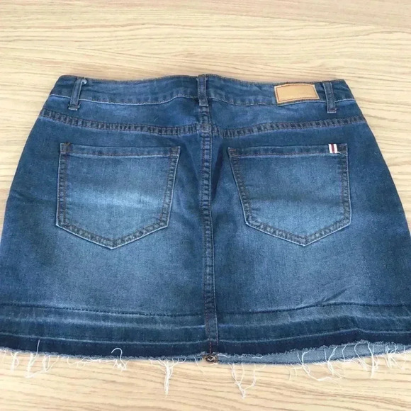 🆕Adam Levine Jean Mini Skirt 5/6🆕 - Picture 3 of 7